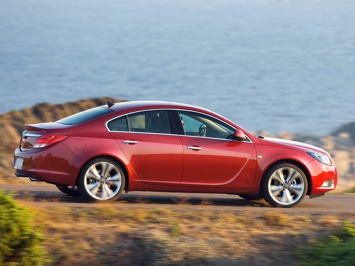 Opel Insignia I — Yandan