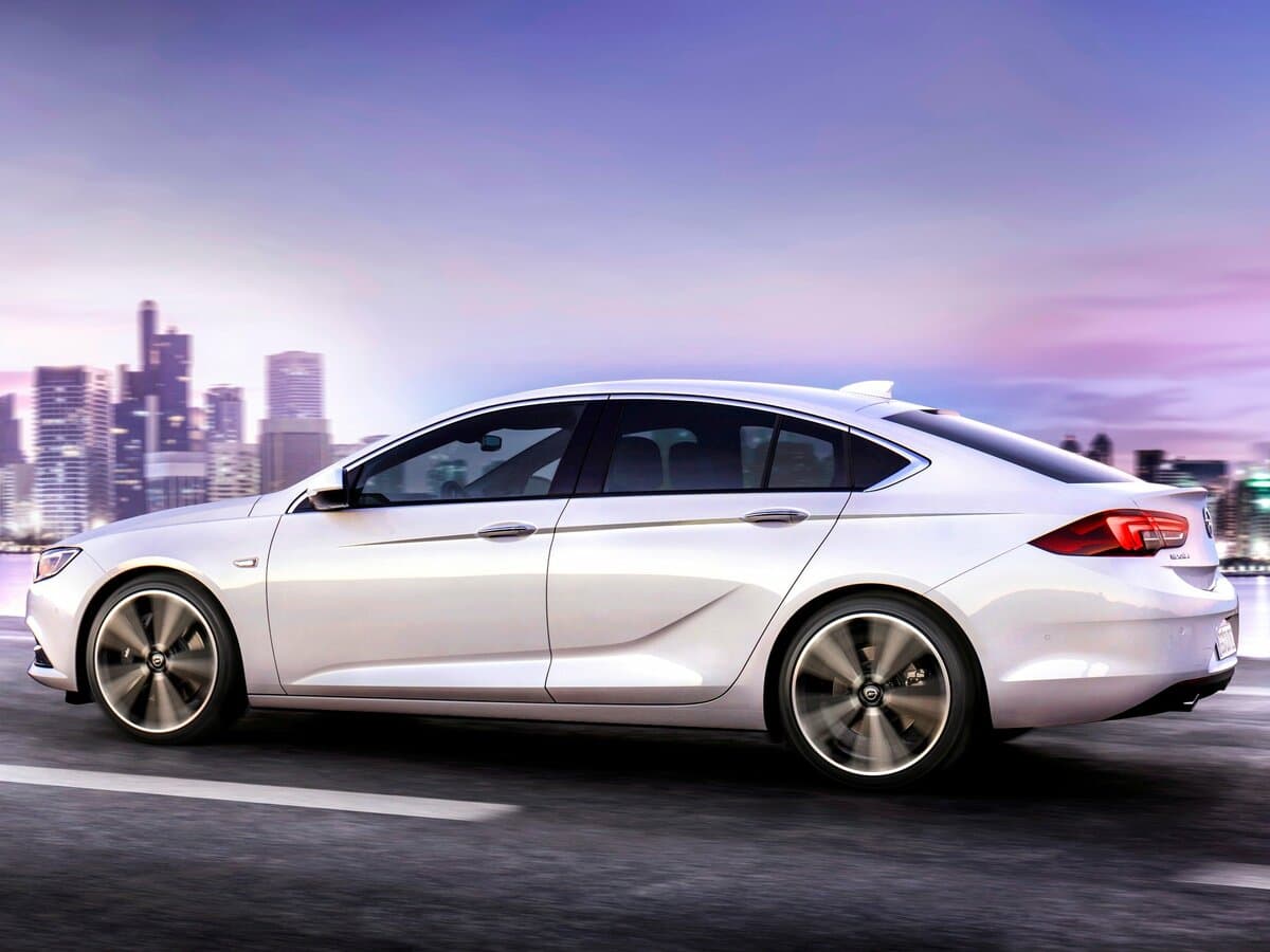Opel Insignia II — Yandan