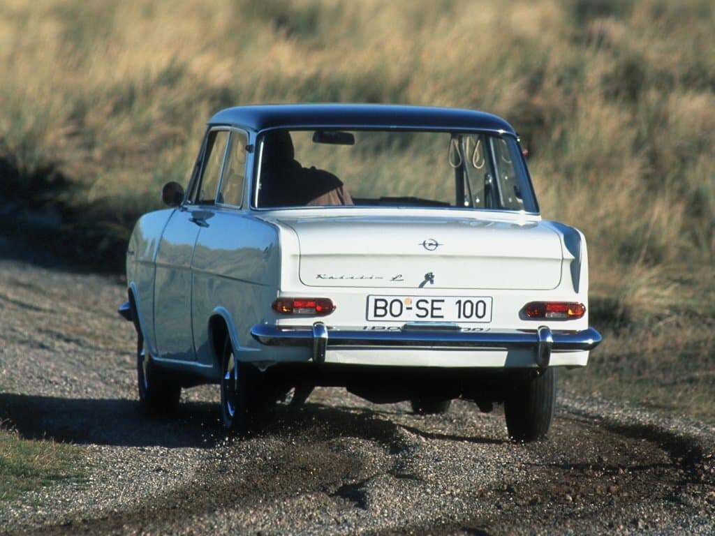 Opel Kadett A — 3/4 arxadan