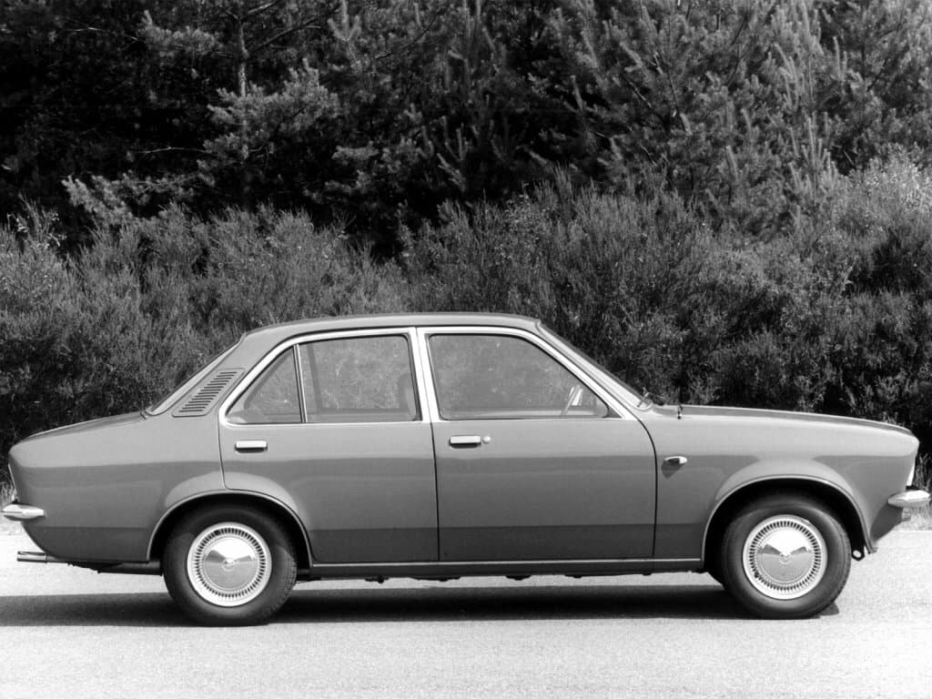Opel Kadett C — Yandan