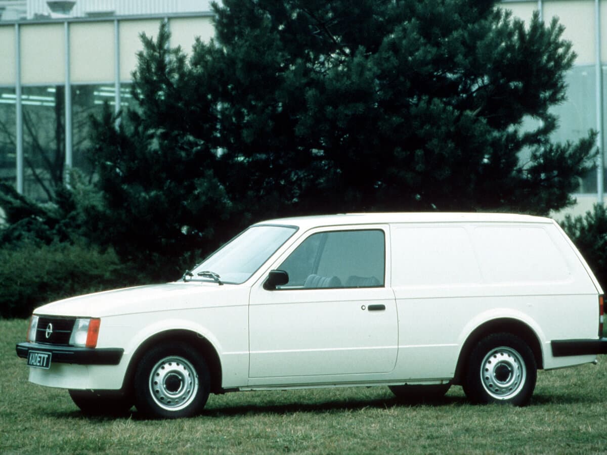 Opel Kadett D — Yandan