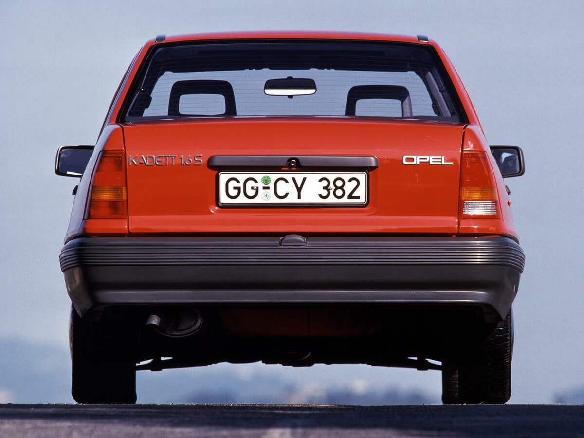 Opel Kadett E — Arxadan