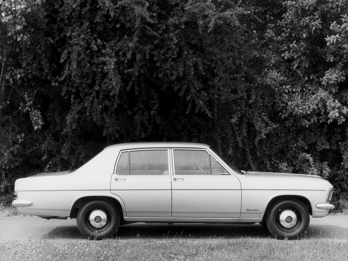 Opel Kapitan B — yandan görünüş