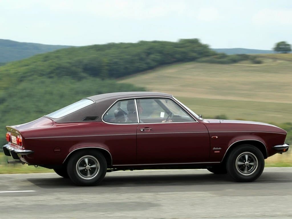 Opel Manta A — Yandan