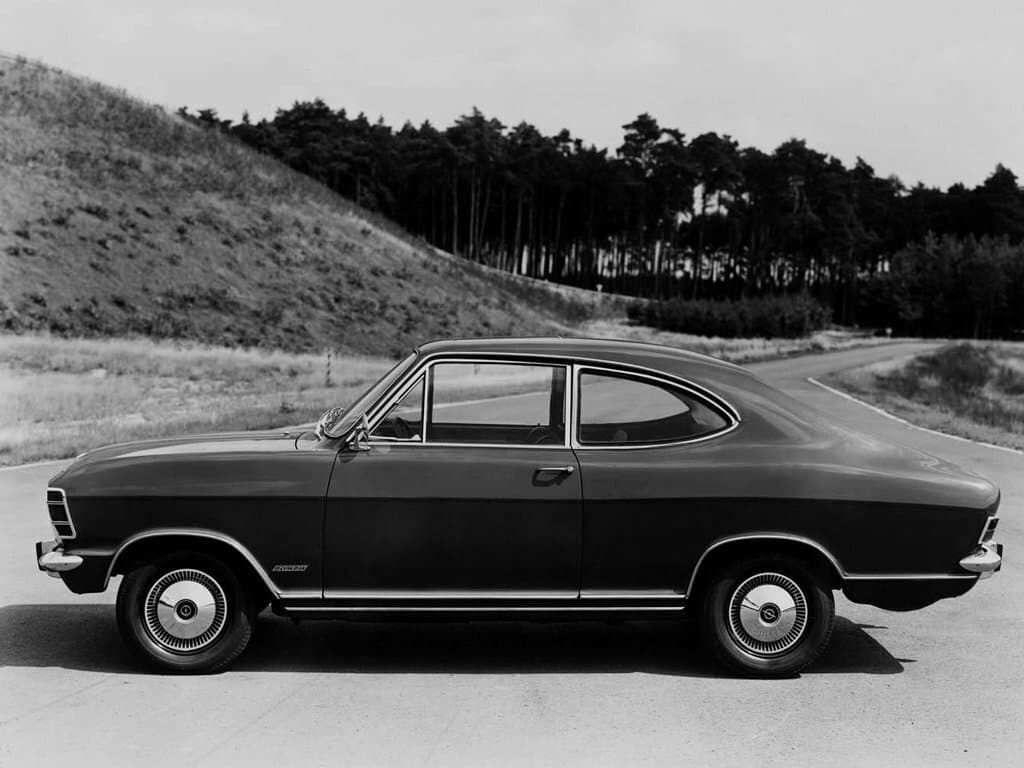 Opel Olympia A — Yandan