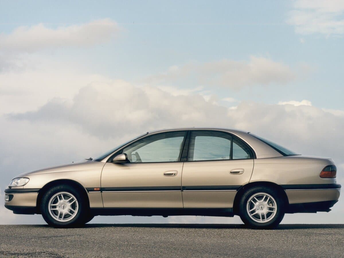 Opel Omega B — Yandan