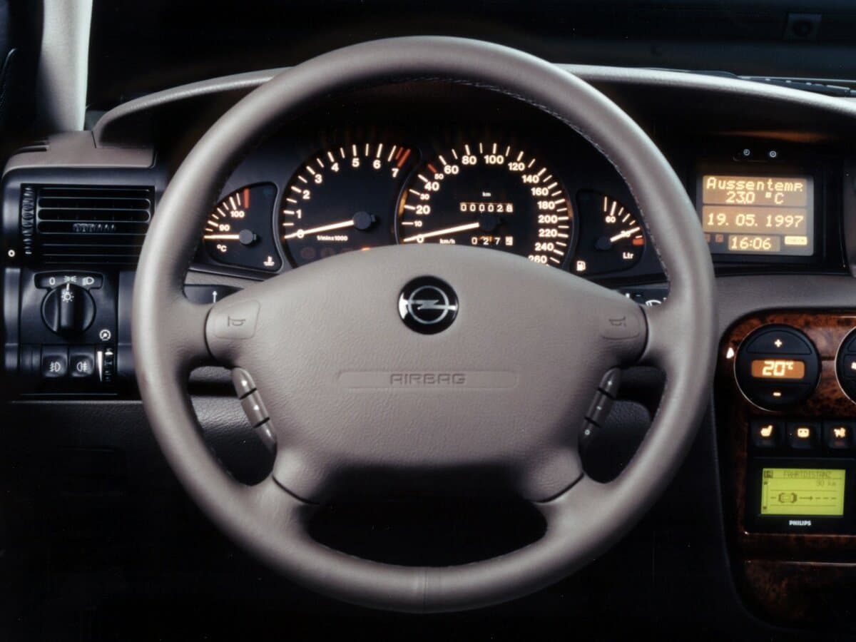 Opel Omega B — Sükan