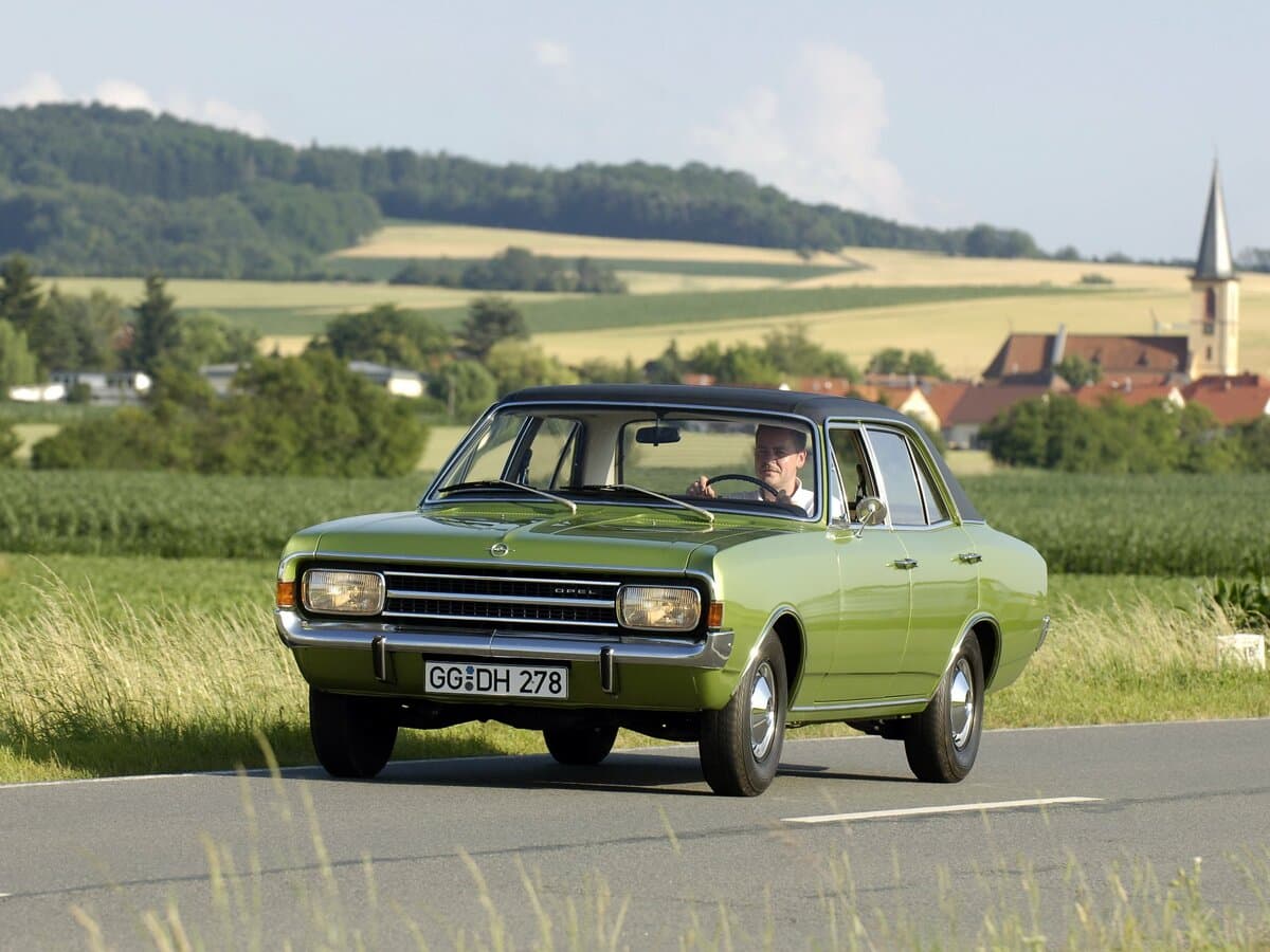Opel Rekord C — öndən görünüş