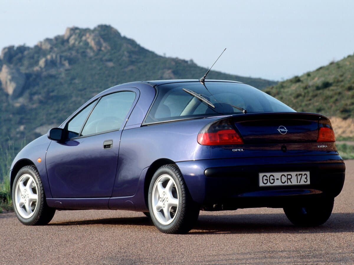 Opel Tigra A — 3/4 arxadan