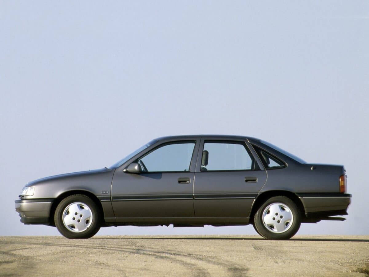 Opel Vectra A — Yandan