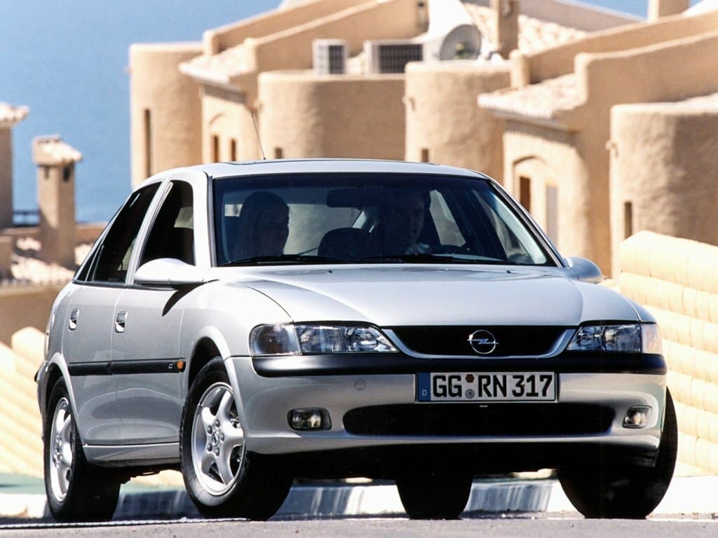 Opel Vectra B — Öndən