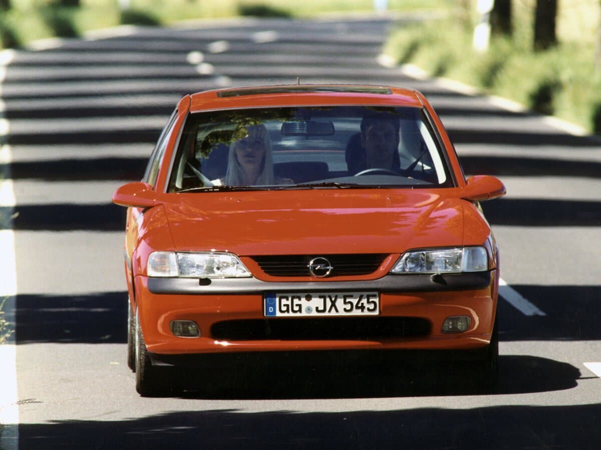 Opel Vectra B — Öndən