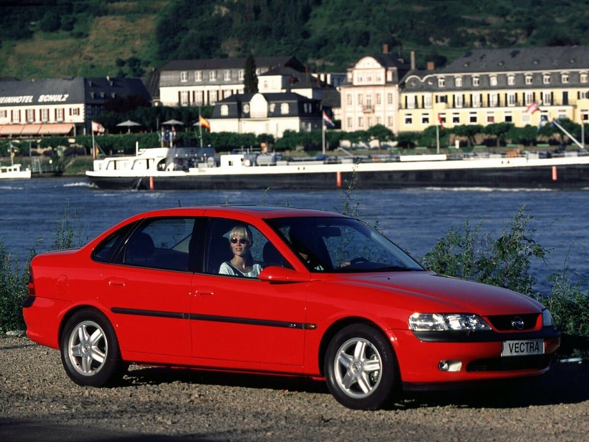 Opel Vectra B — Yandan