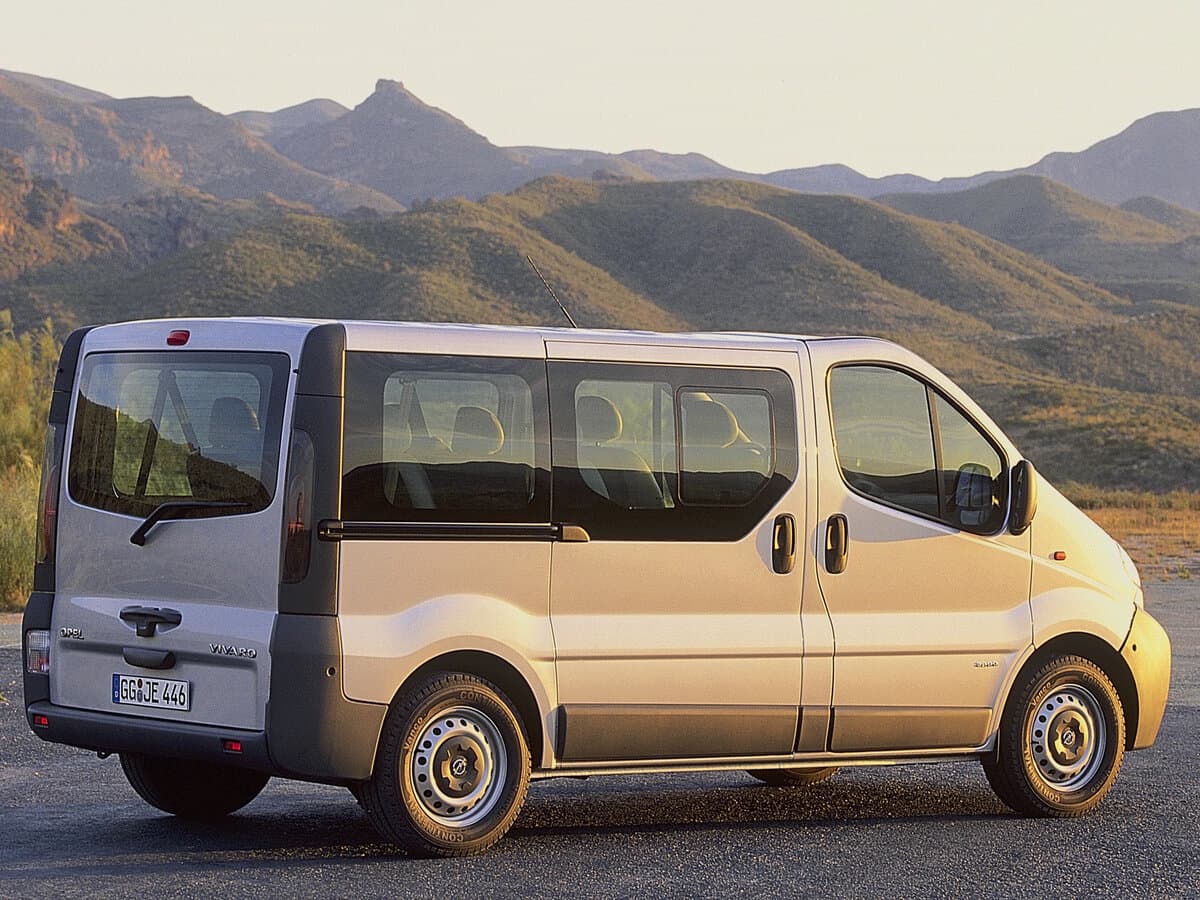 Opel Vivaro A — 3/4 arxadan
