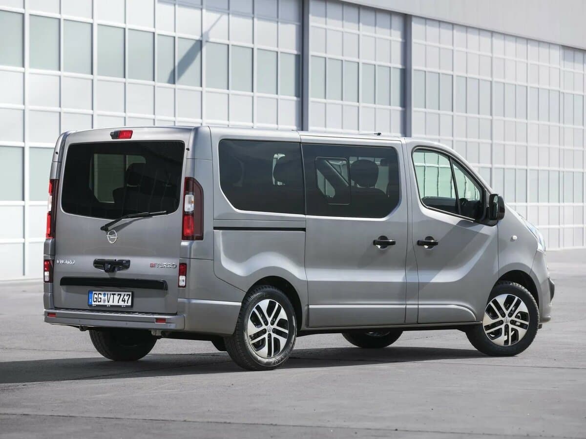 Opel Vivaro B — 3/4 arxadan