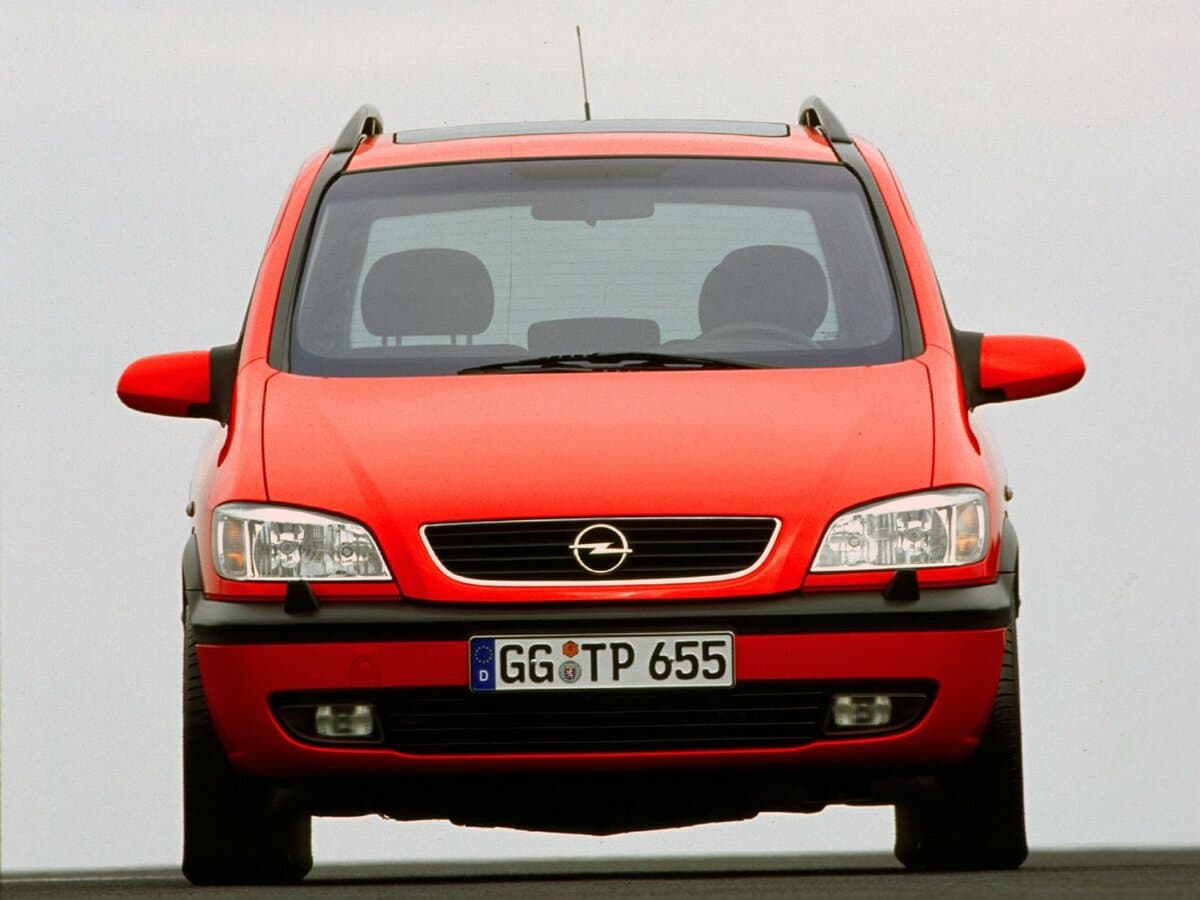 Opel Zafira A — Öndən
