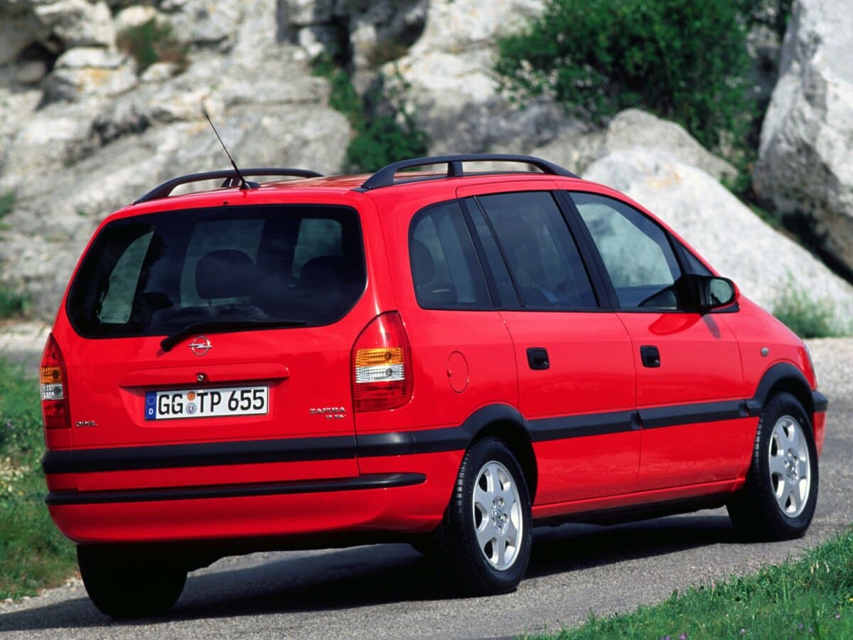 Opel Zafira A — 3/4 arxadan
