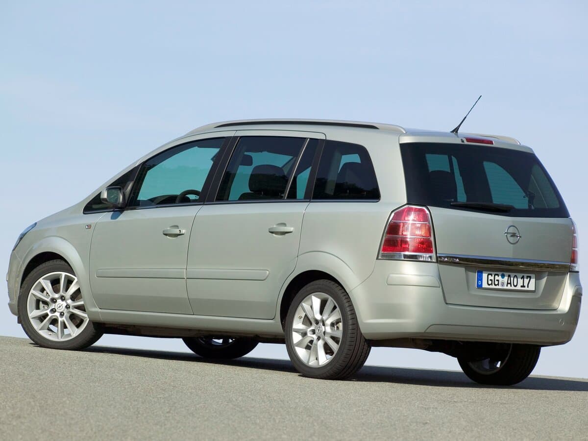 Opel Zafira B — 3/4 arxadan
