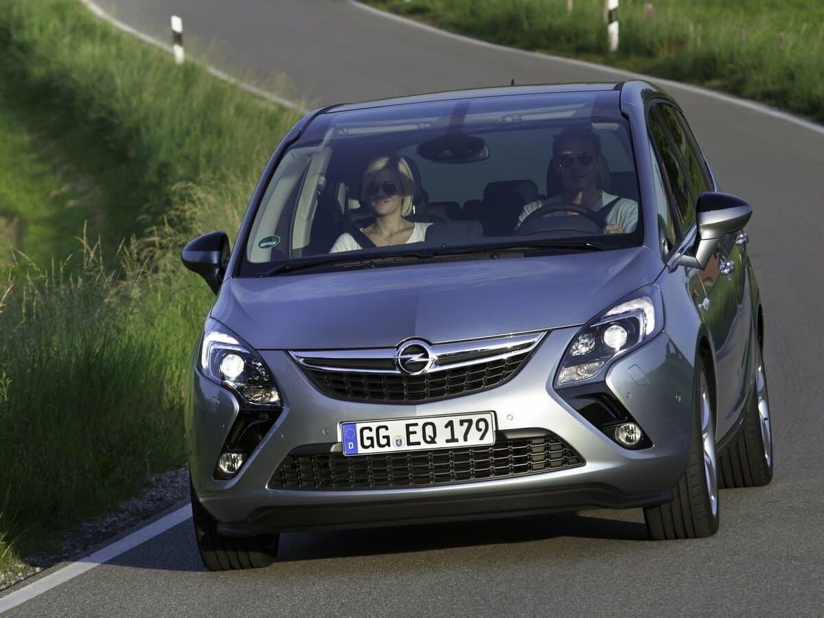 Opel Zafira C — Öndən