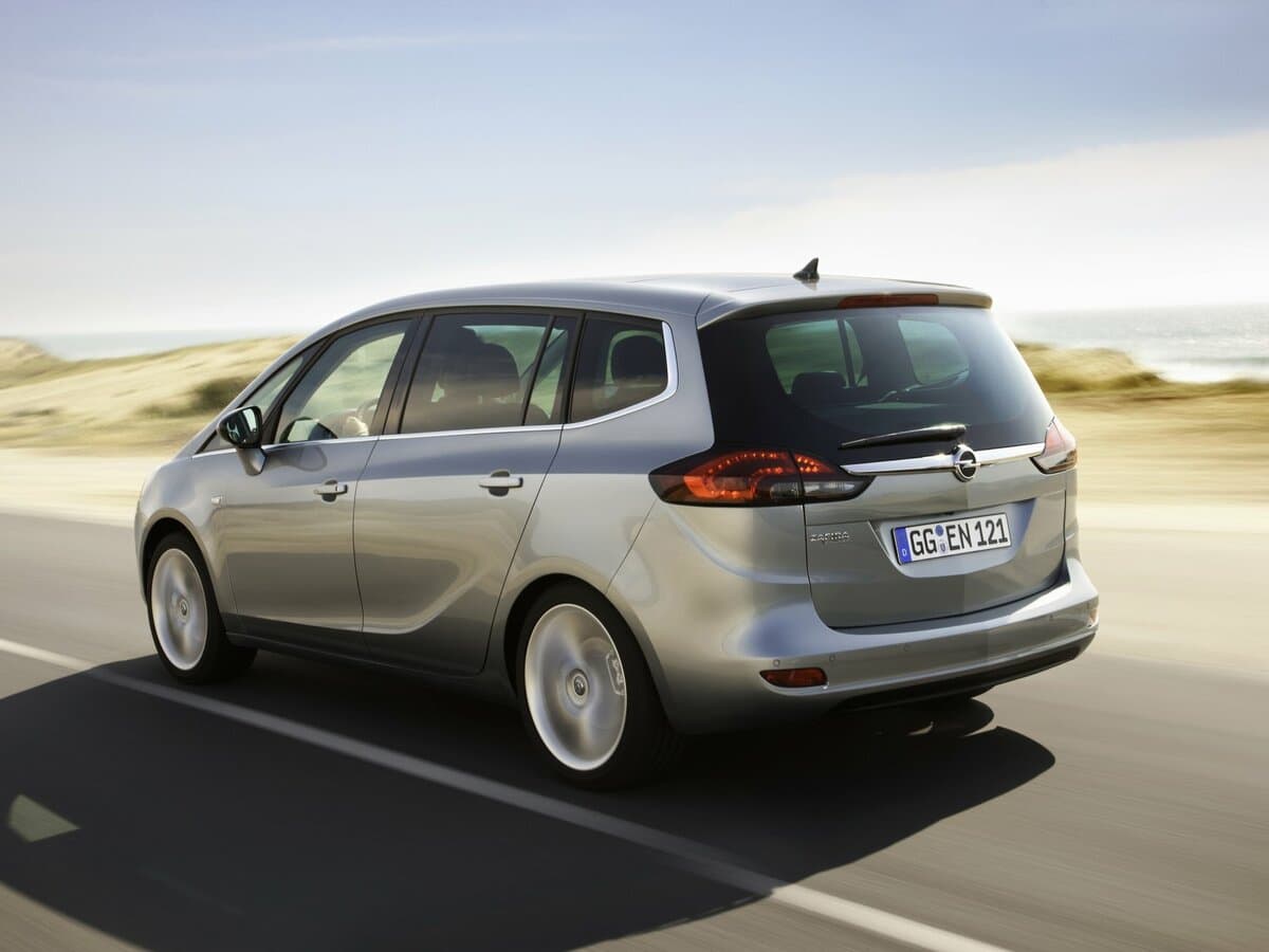 Opel Zafira C — 3/4 arxadan