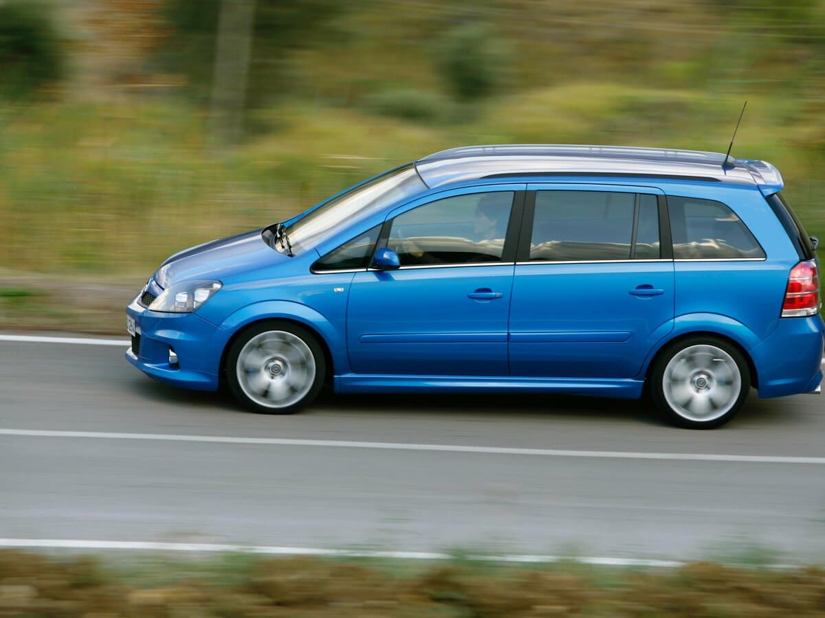 Opel Zafira OPC B — Yandan