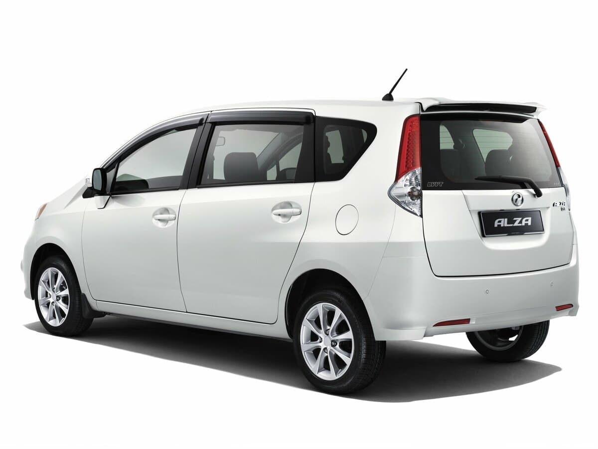 Perodua Alza I — 3/4 arxadan