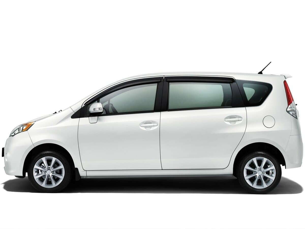 Perodua Alza I — Yandan