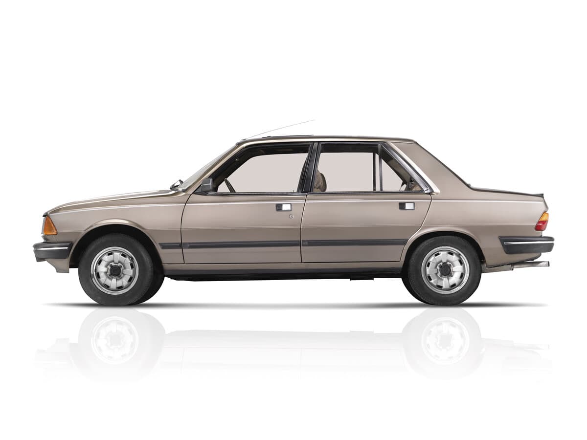 Peugeot 305 1977 – 1990 — Yandan