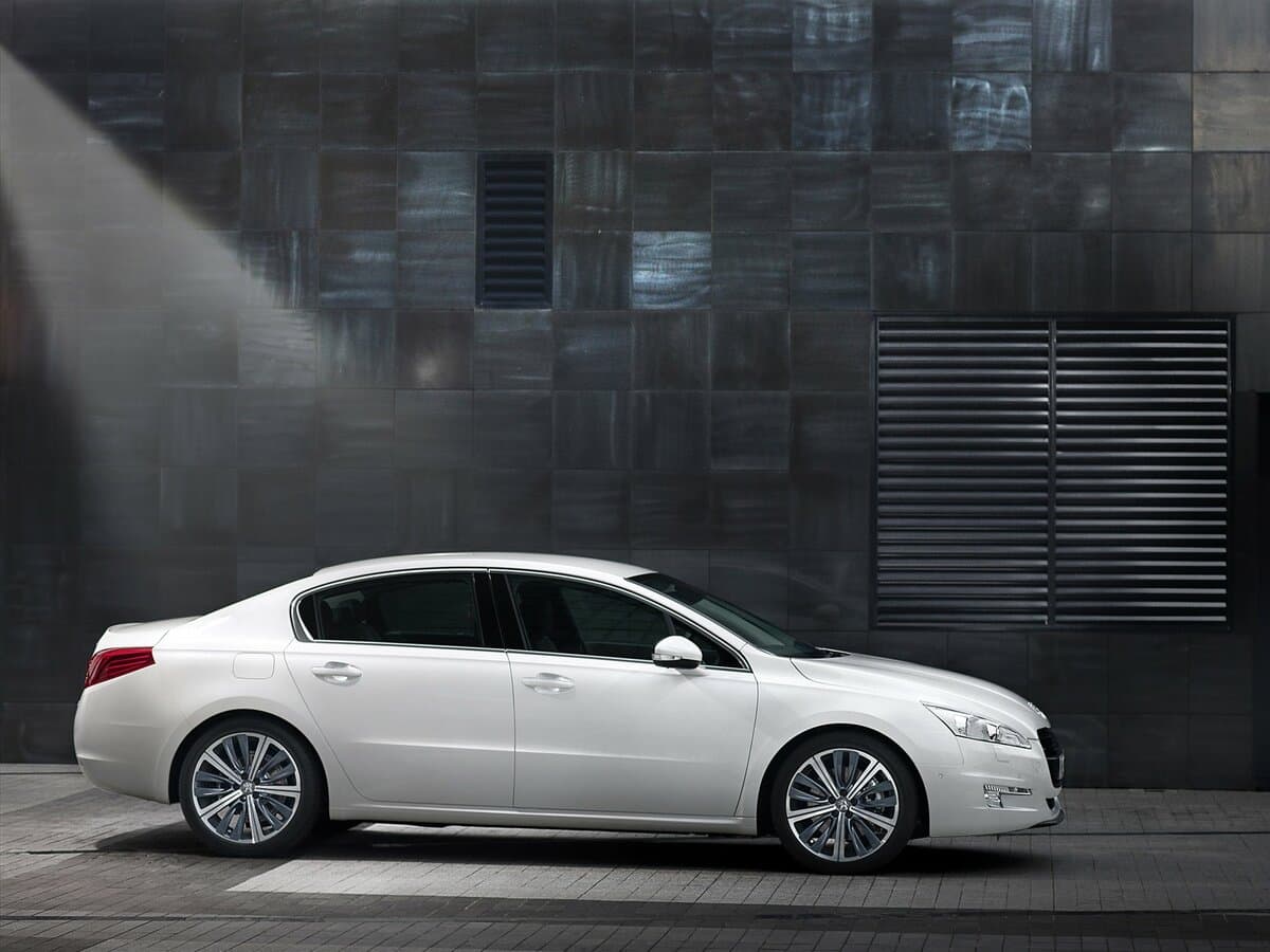 Peugeot 508 I — Yandan