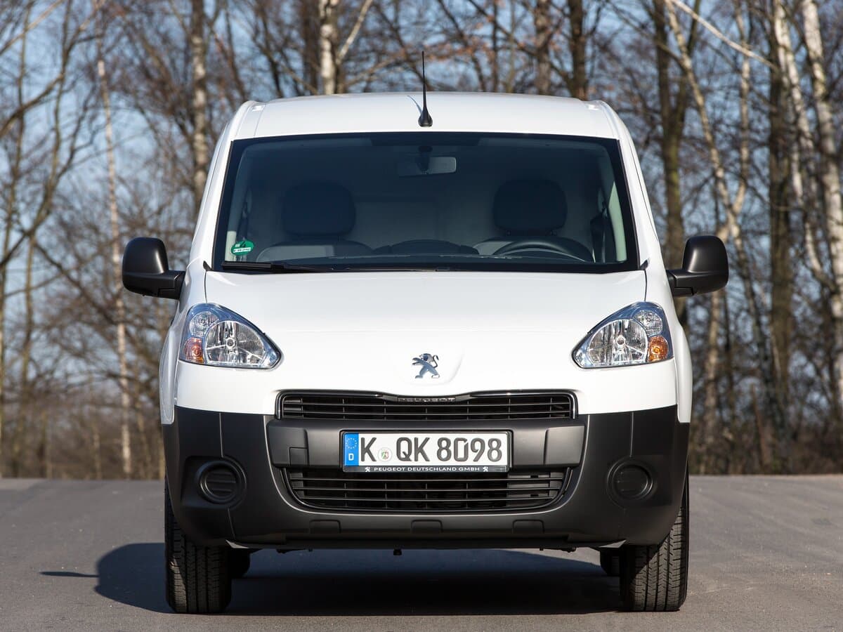 Peugeot Partner II — Öndən