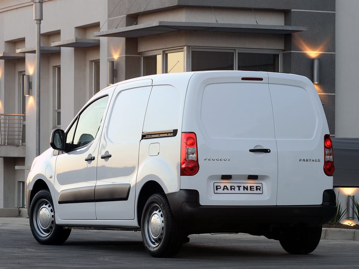 Peugeot Partner II — 3/4 arxadan