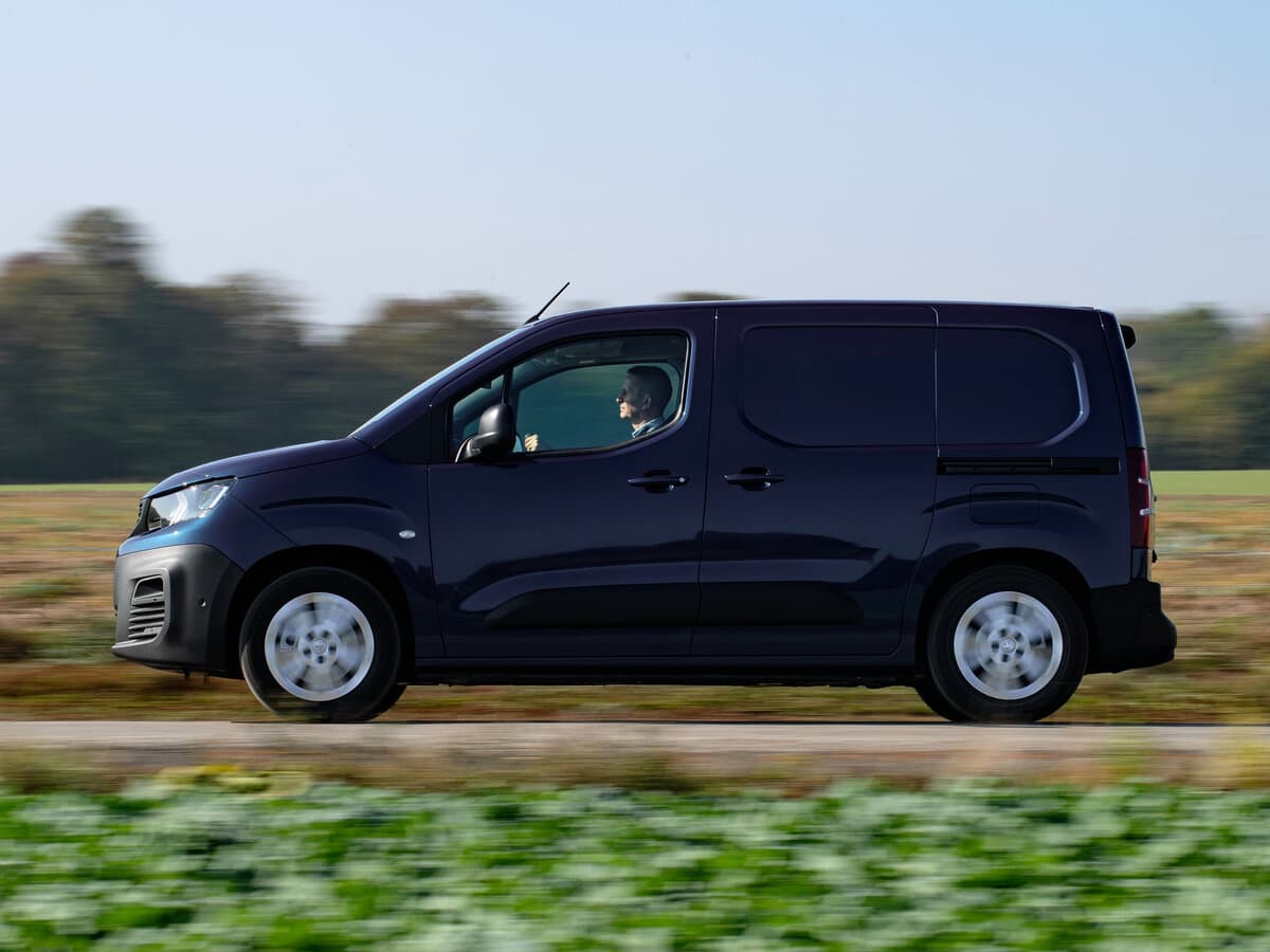 Peugeot Partner III — Yandan