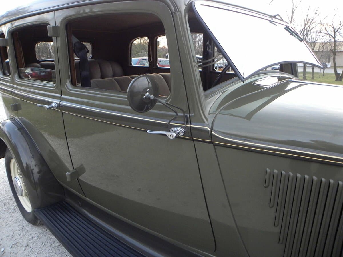 Plymouth De Luxe I — Yan güzgü