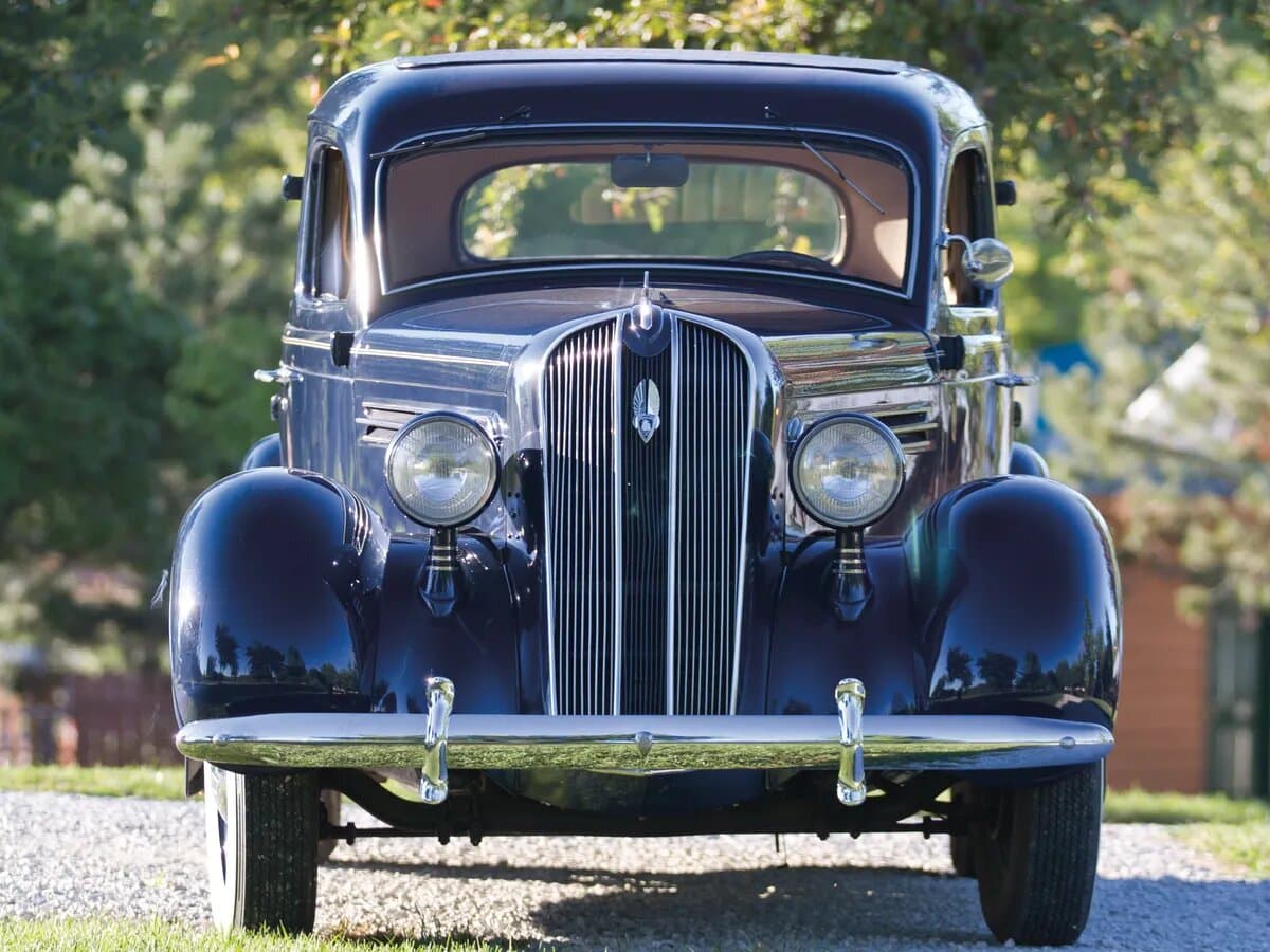 Plymouth De Luxe II — Öndən