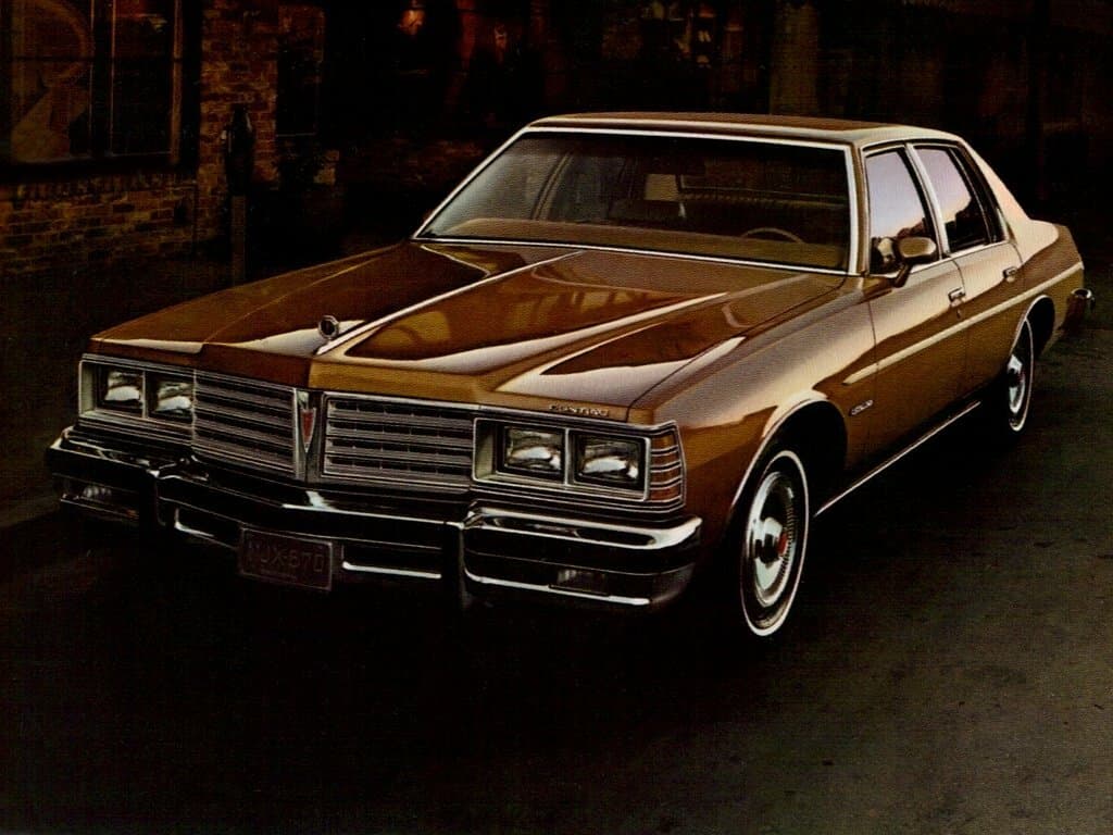 Pontiac Catalina V — Öndən