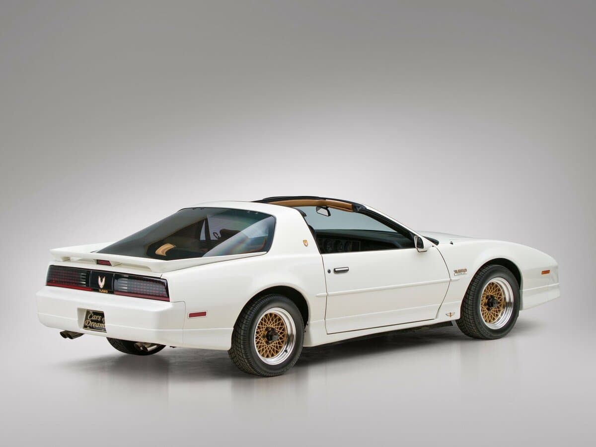 Pontiac Firebird III — 3/4 arxadan