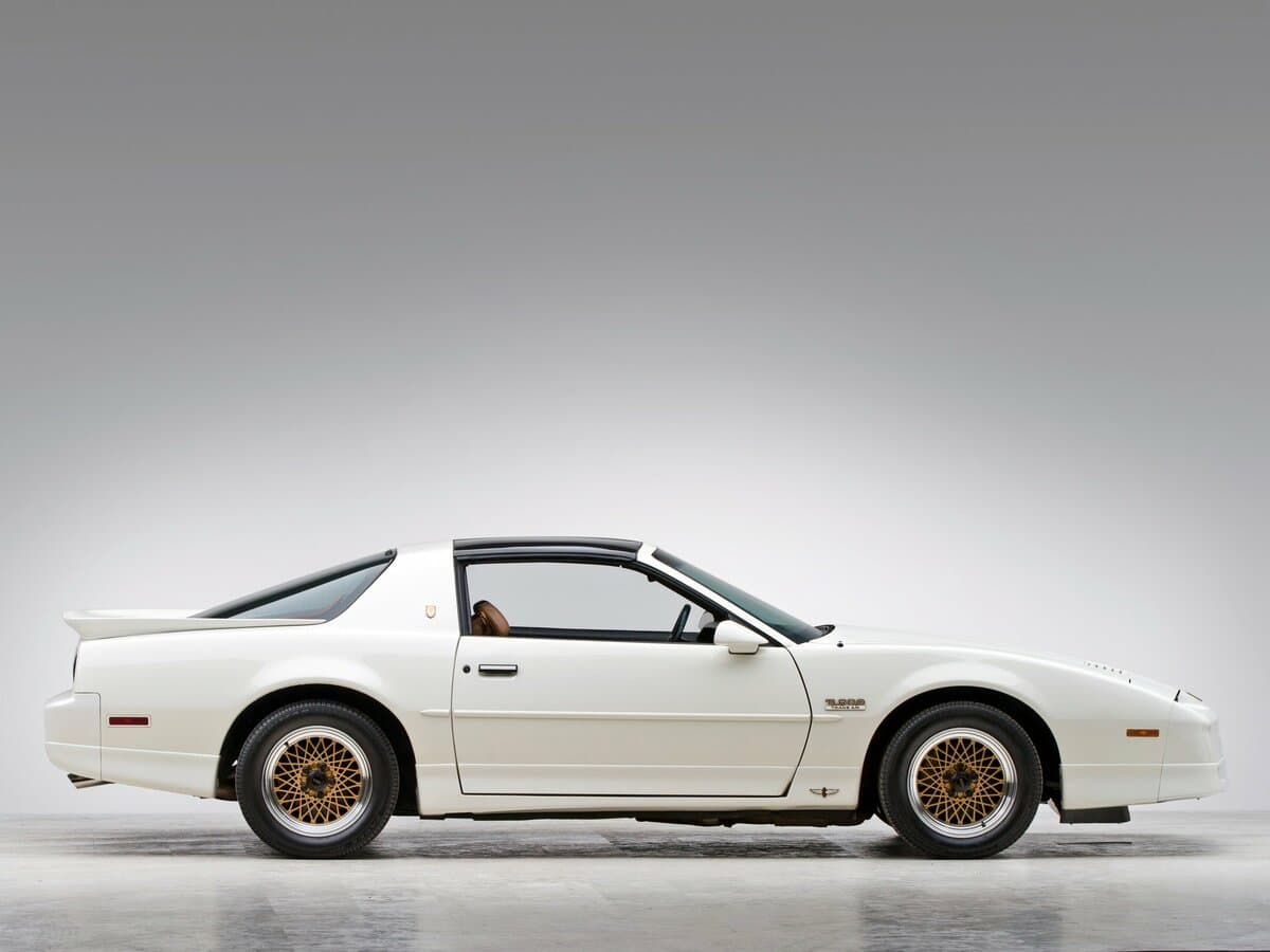 Pontiac Firebird III — Yandan
