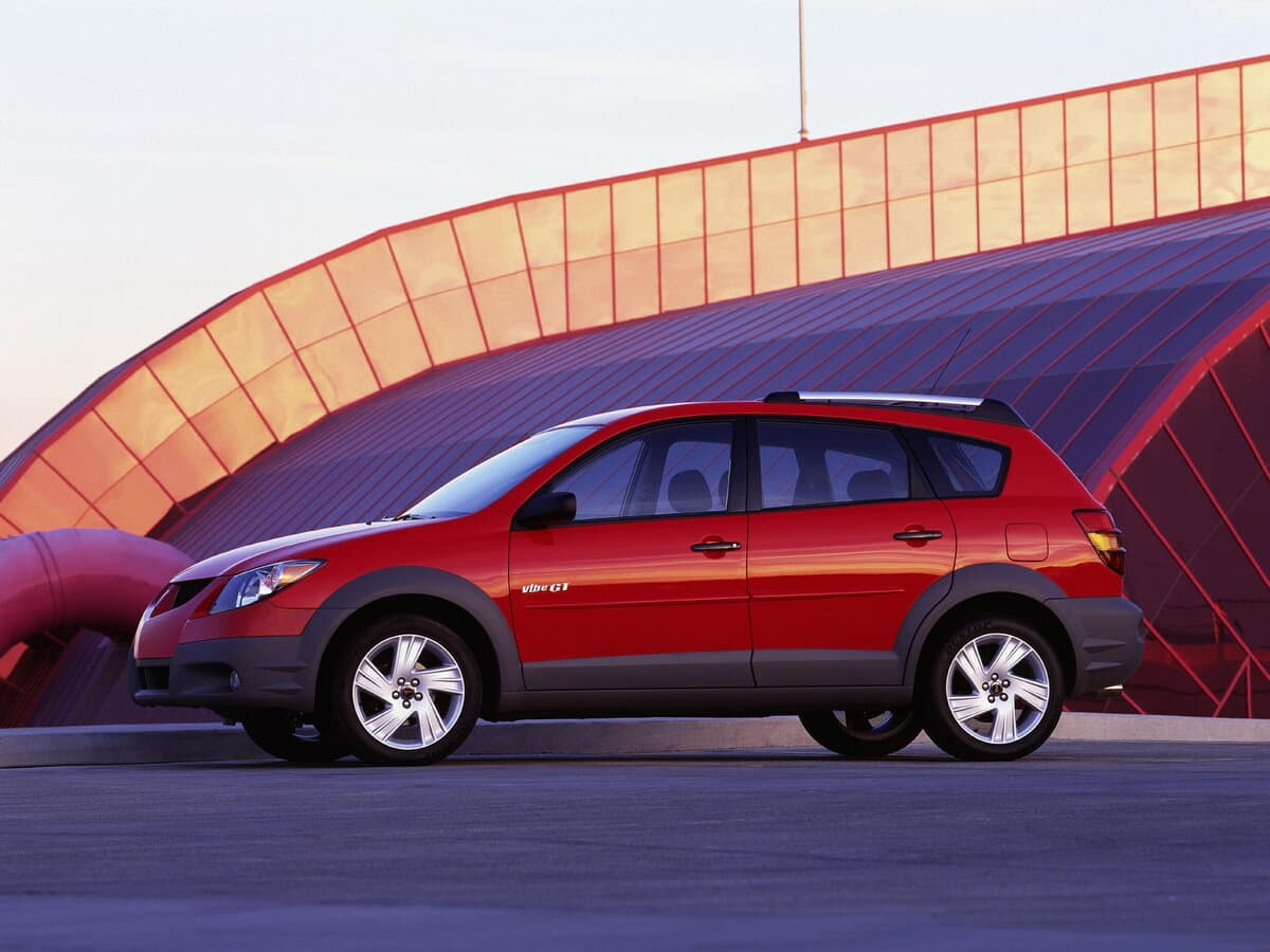 Pontiac Vibe I — Yandan