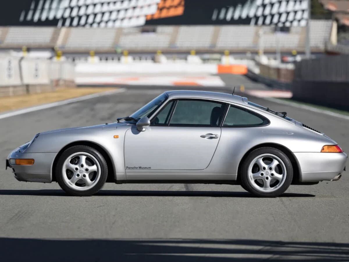Porsche 911 IV (993) — Yandan