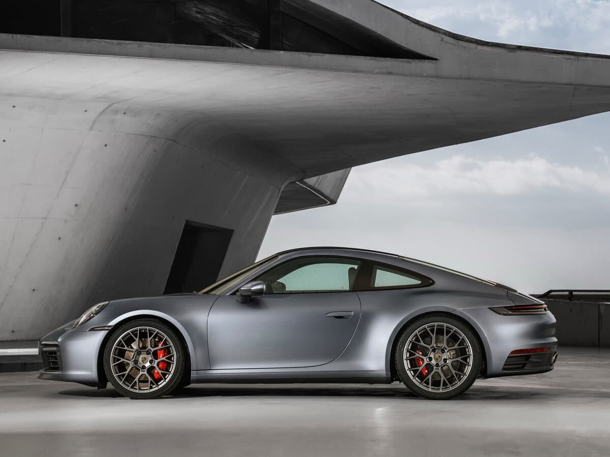 Porsche 911 VIII (992) — Yandan