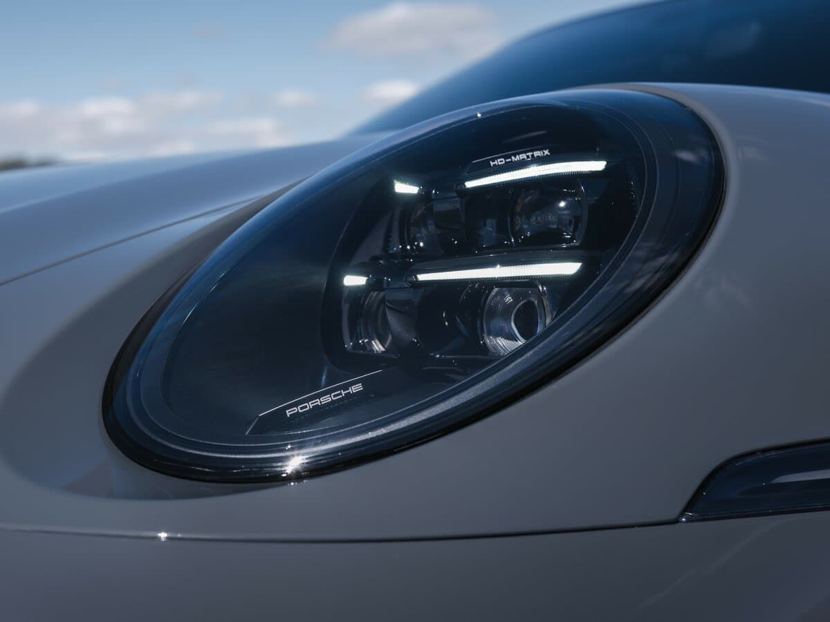 Porsche 911 VIII (992) Restayling — Fara