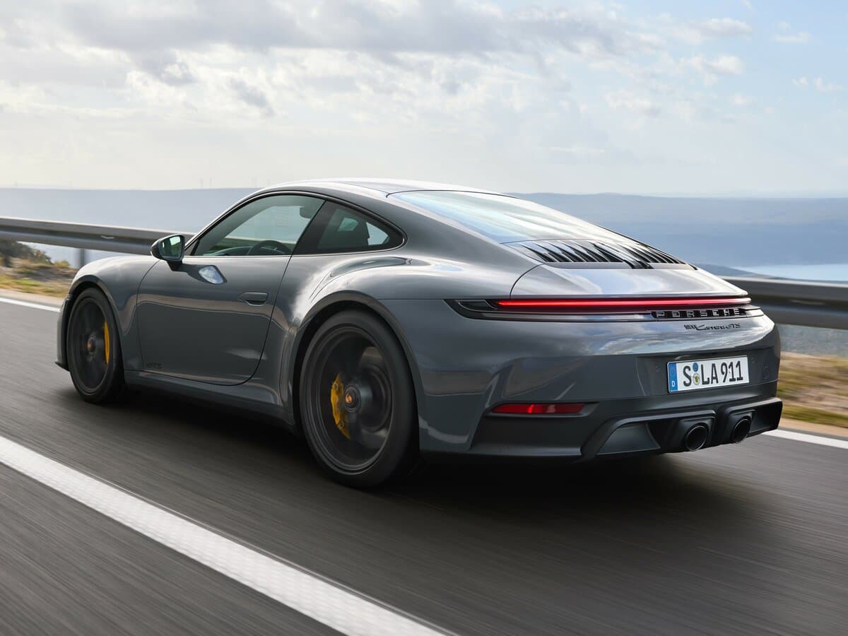 Porsche 911 VIII (992) Restayling — 3/4 arxadan
