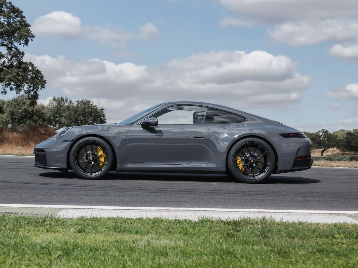 Porsche 911 VIII (992) Restayling — Yandan