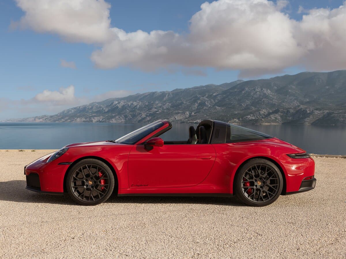 Porsche 911 VIII (992) Restayling — Yandan