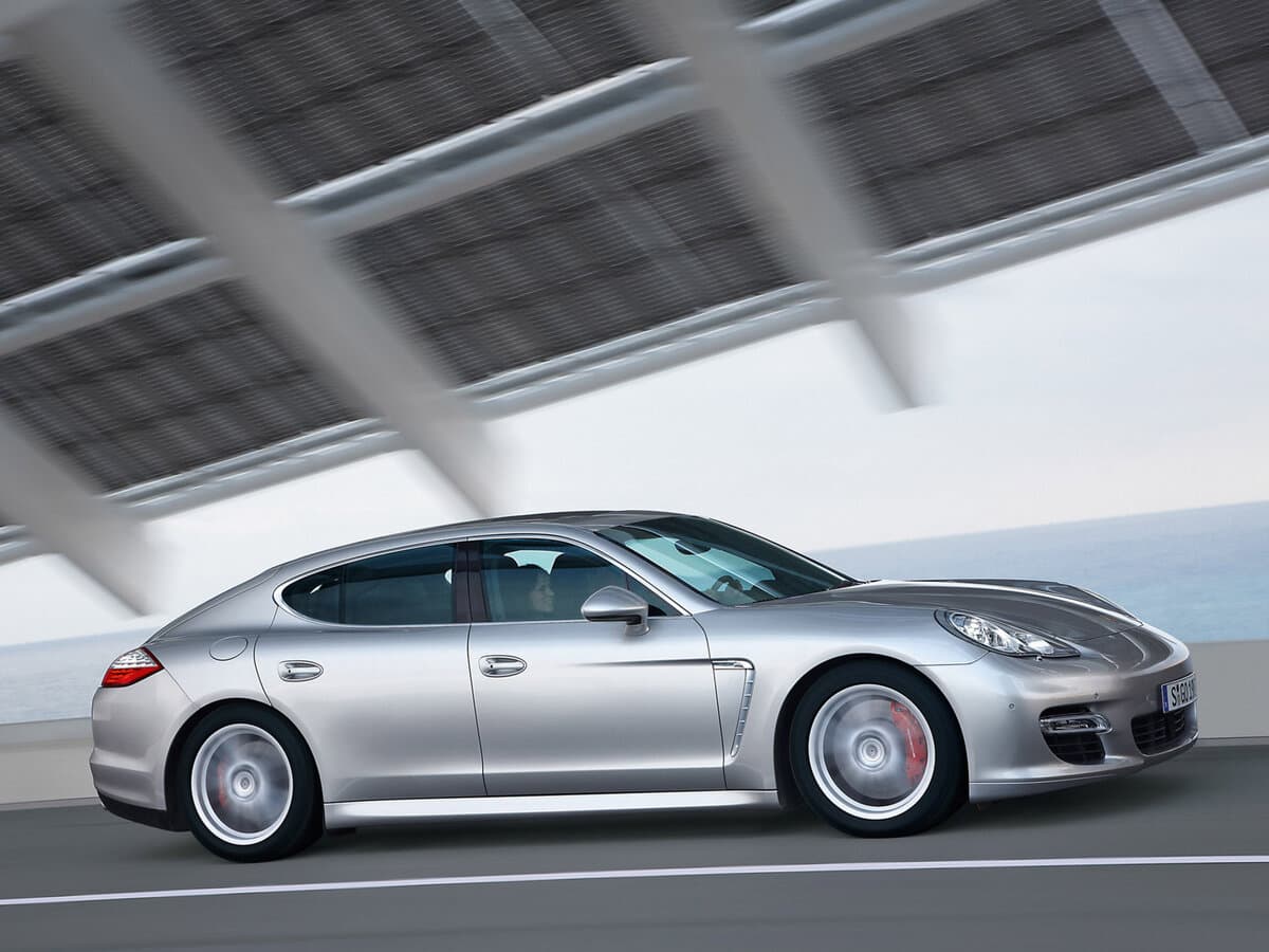 Porsche Panamera I — Yandan