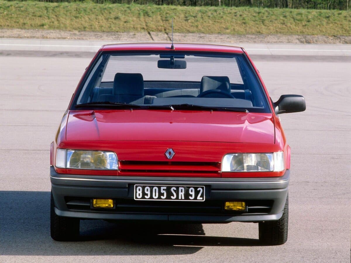 Renault 21 1986 – 1995 — Öndən