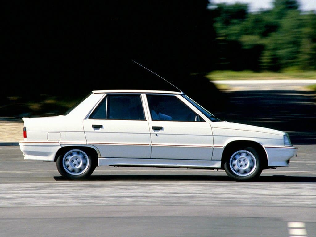 Renault 9 I — Yandan