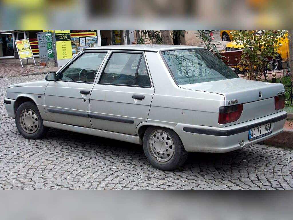 Renault 9 Broadway — 3/4 arxadan