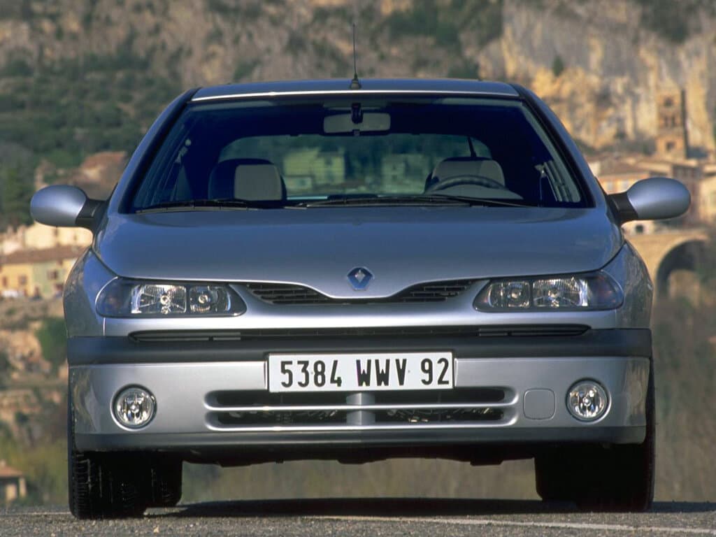 Renault Laguna I — Öndən