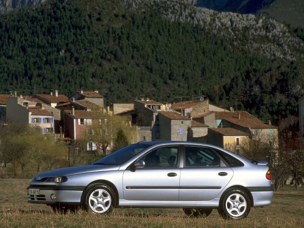 Renault Laguna I — Yandan